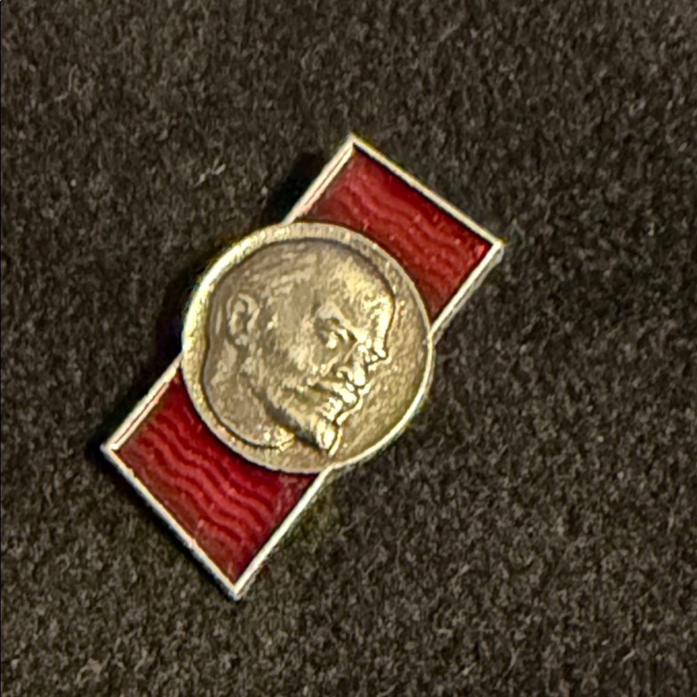 Vintage Soviet Russian Red Enameled Metal Communist USSR Lenin Pinback 🐈‍⬛